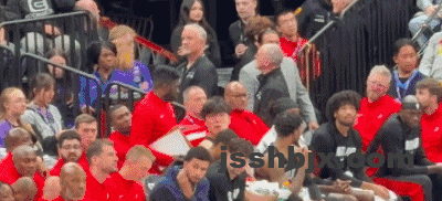 aca3a261g00t49fgp06btd000b40052c-1