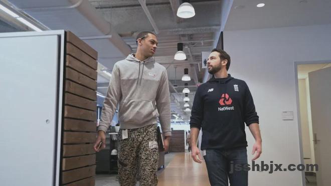 17岁赚了一百万美元，25岁被CBA裁员