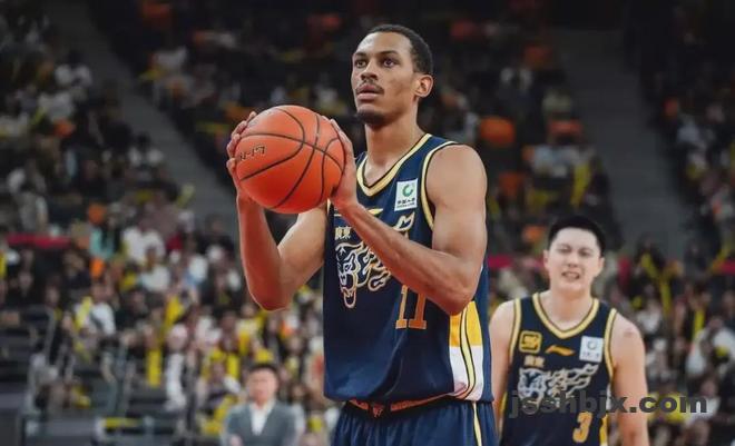 17岁赚了一百万美元，25岁被CBA裁员