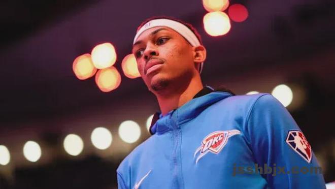 17岁赚了一百万美元，25岁被CBA裁员