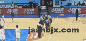 17岁赚了一百万美元，25岁被CBA裁员